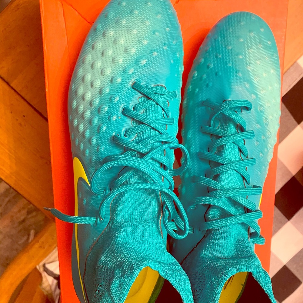 Nike MAGISTA men’s cleats